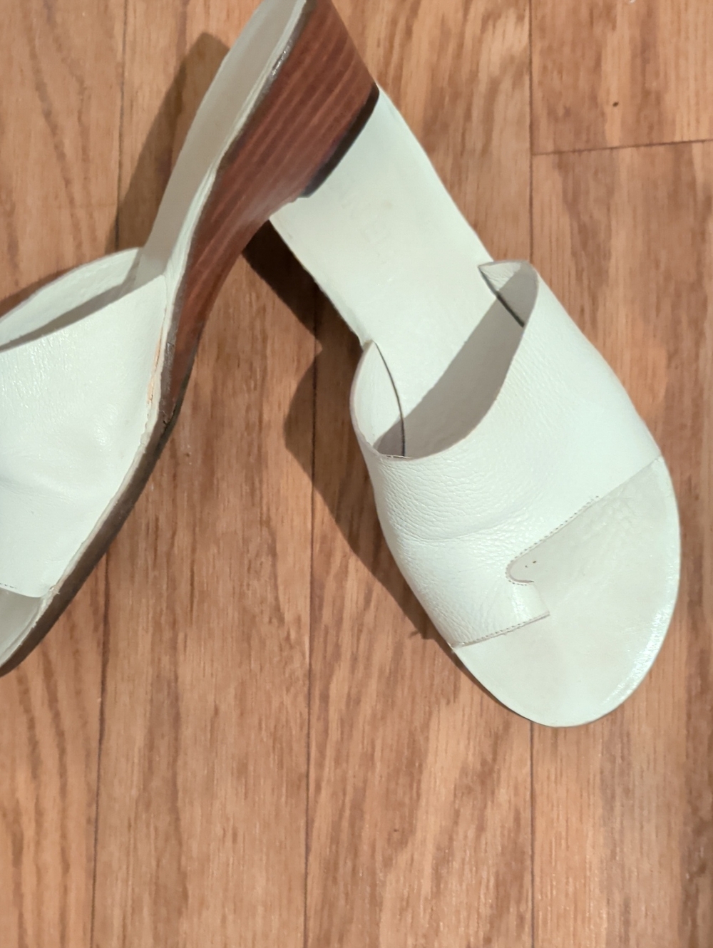 Vaneli Women’s White Slide Sandals - Minimal Open-Toe Design